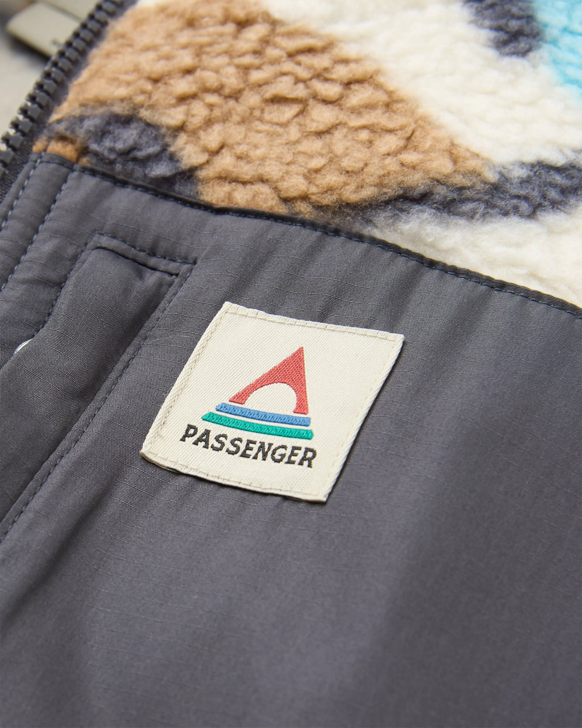 Fairbanks Sherpa Gilet - Abstract Trails Off White - Flatlay