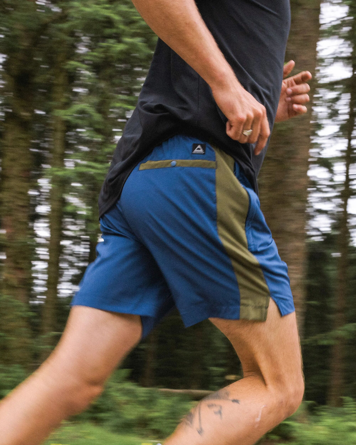 Swift Trail Short 7" - Dark Denim - Lifestyle