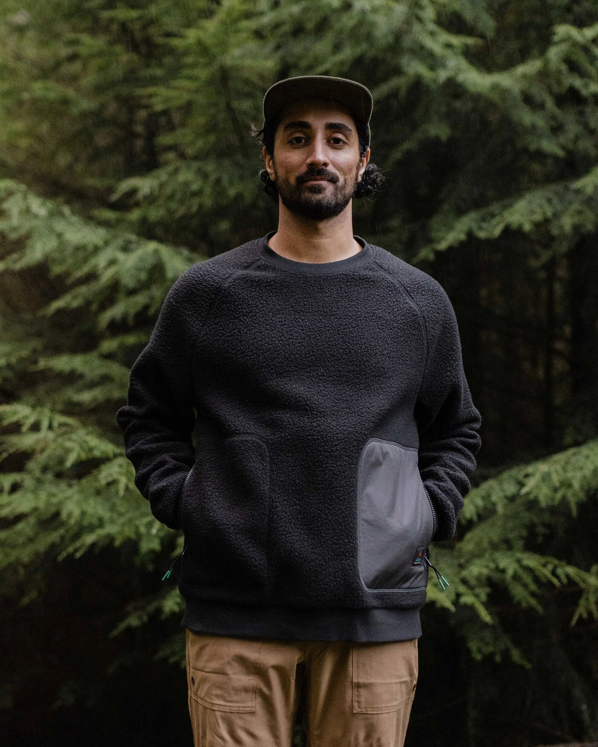 Offgrid Sherpa Crew Fleece - Black - Lifestyle