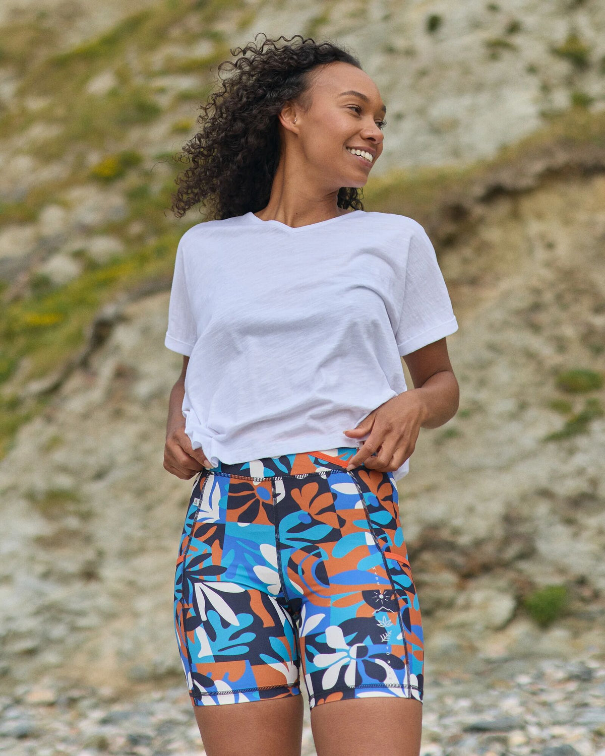 Mantra Active Short - Mountain Foliage Blue - Lifestyle