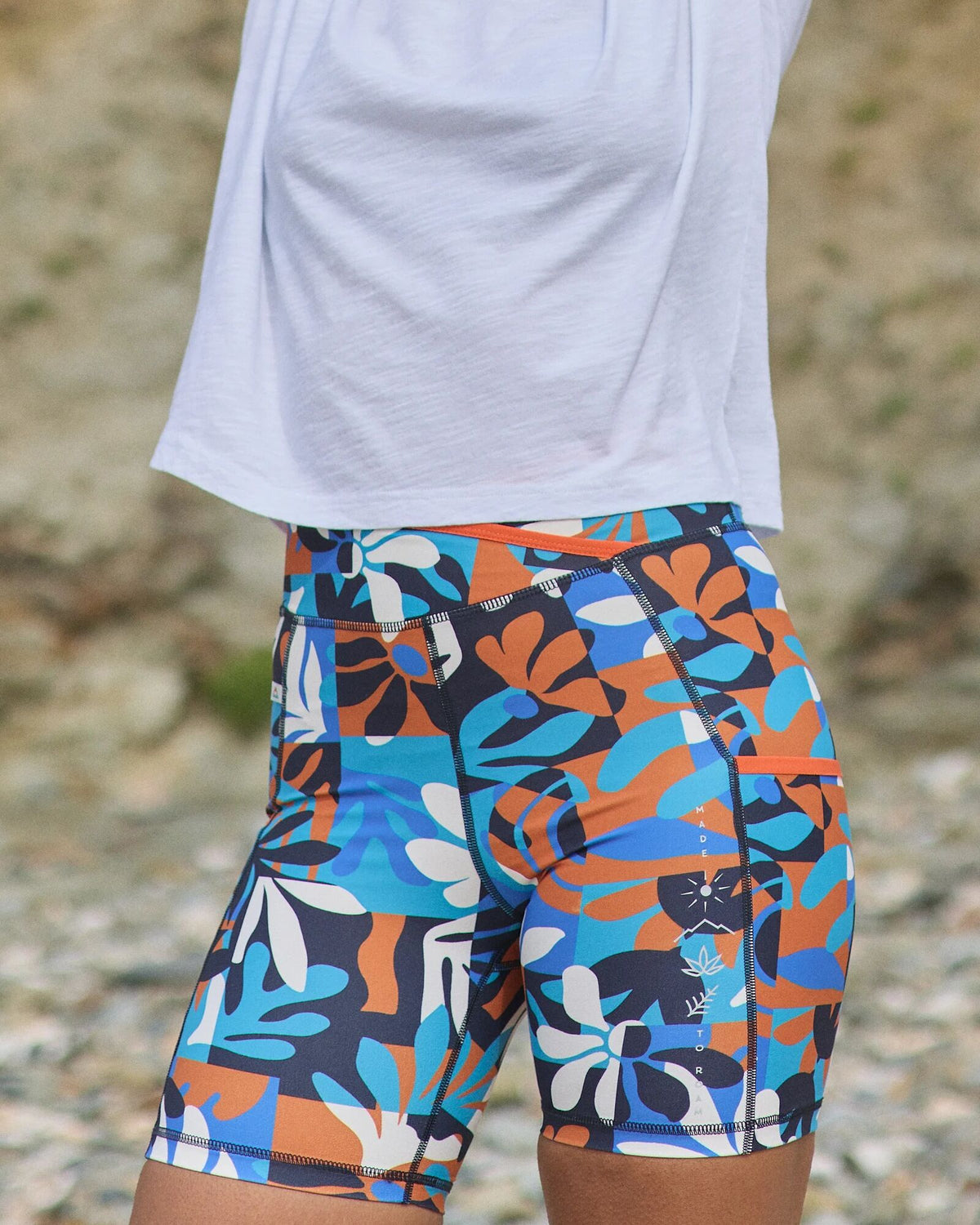 Mantra Active Short - Mountain Foliage Blue - Lifestyle