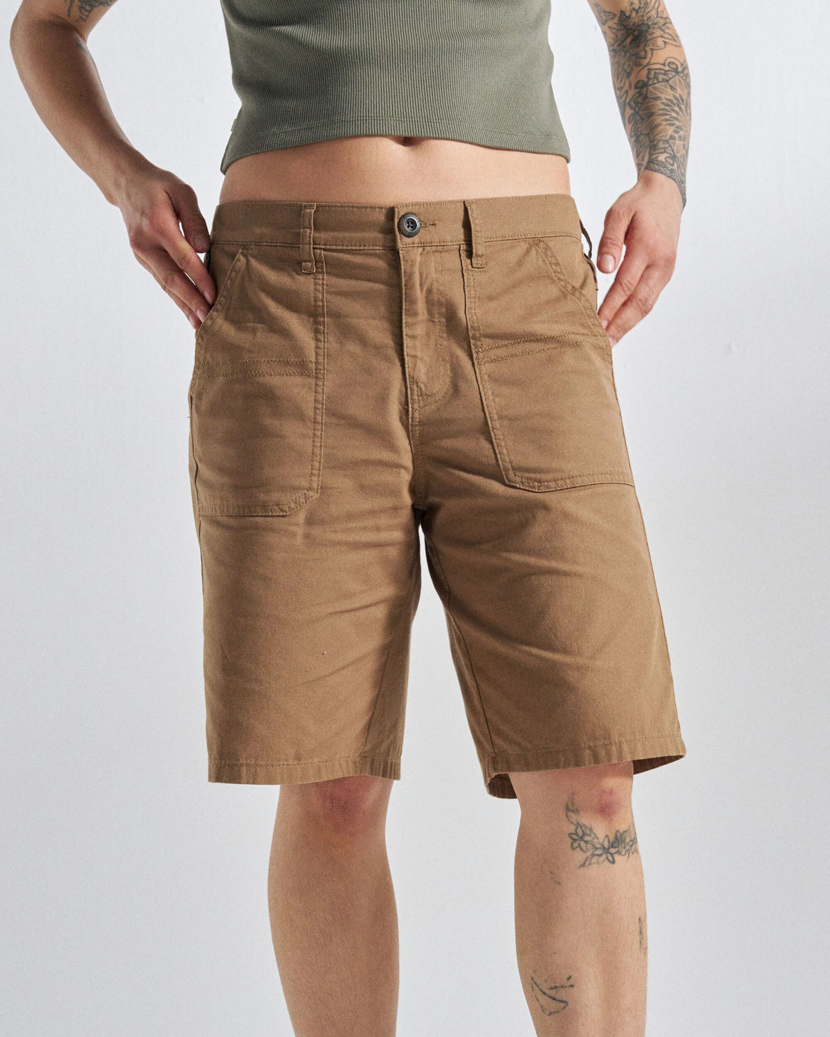 Lani Light Cotton Short - Caramel - Studio Model