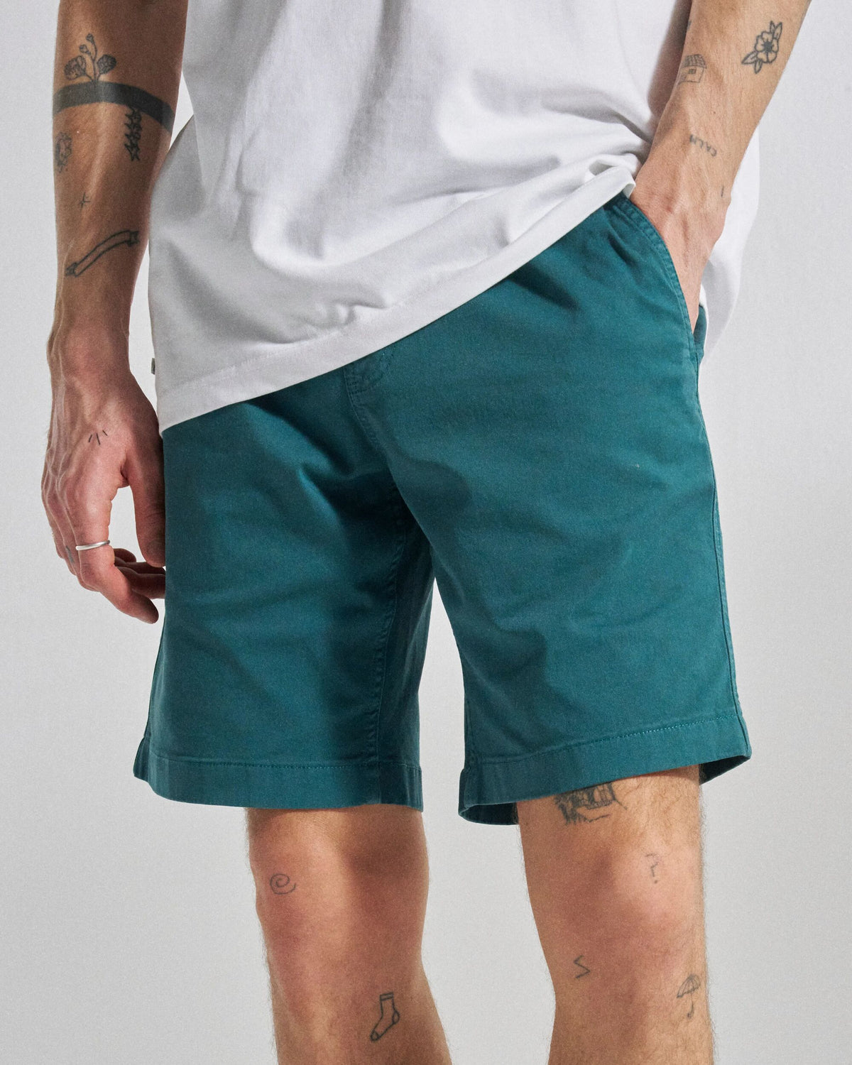 Drifter Cotton Short - Mediterranean - Studio Model