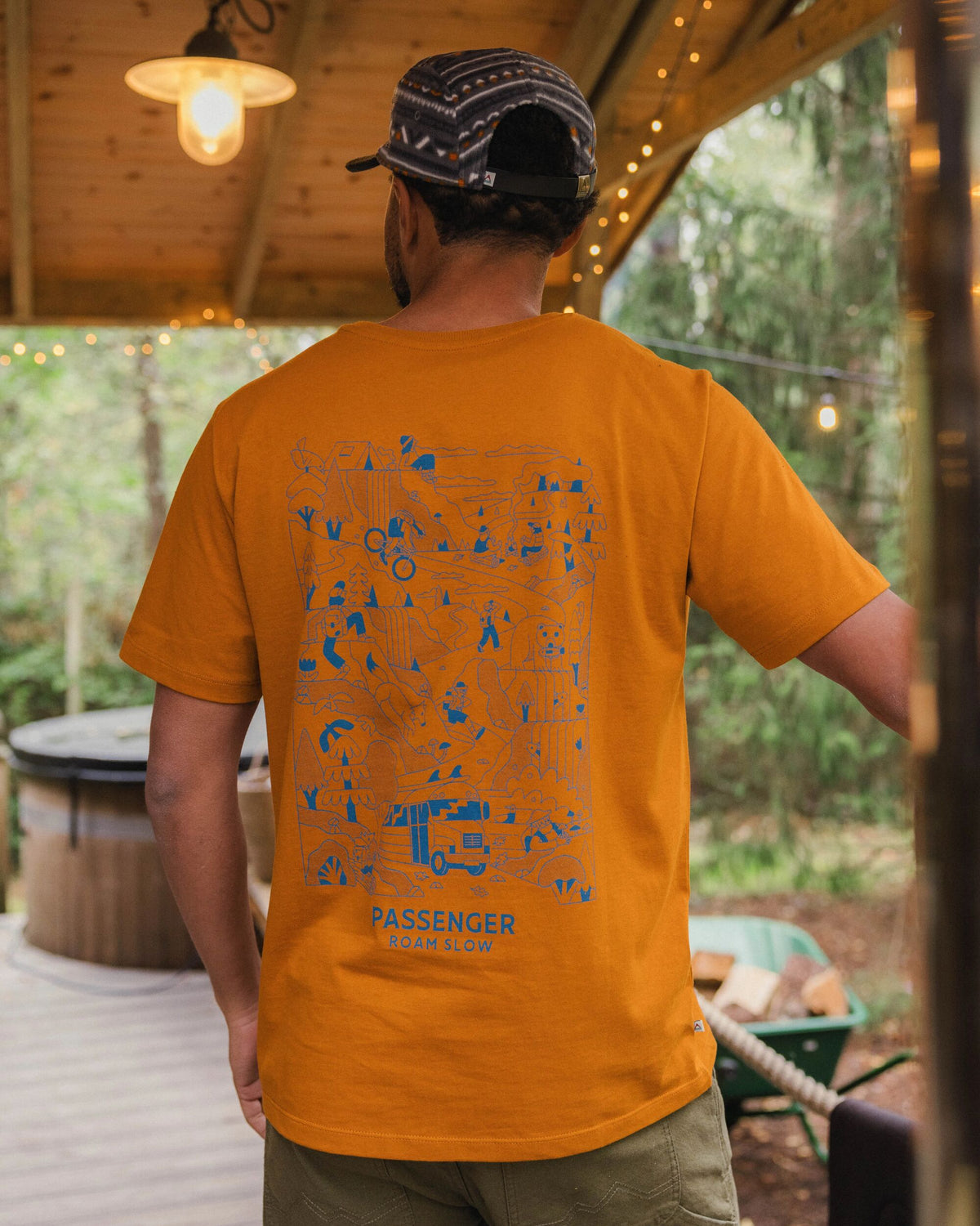 Roam Slow Men's T-Shirt - Retro Orange - Lifestyle