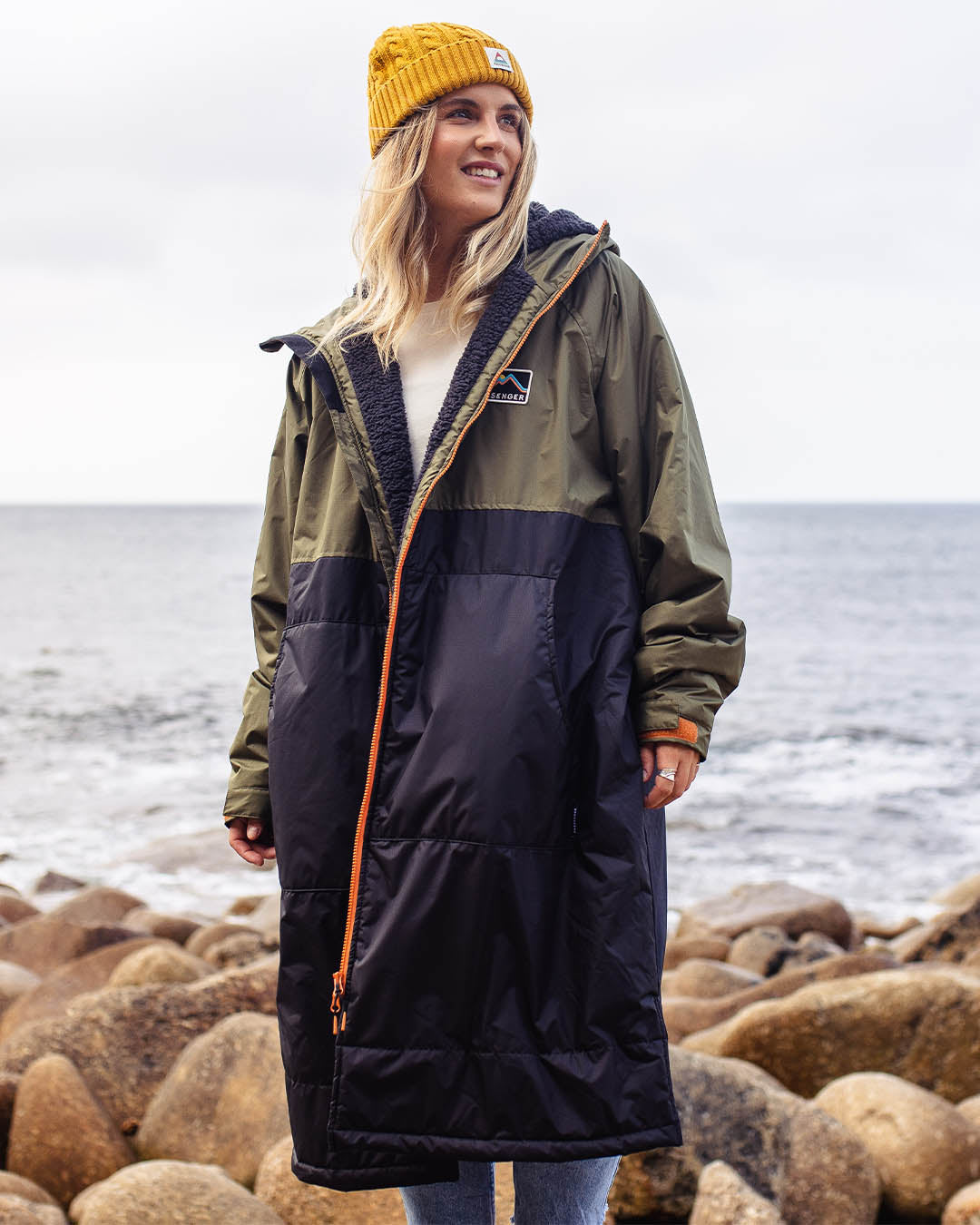 Roaming Sherpa Lined Changing Robe - Black/ Khaki - Lifestyle - Female