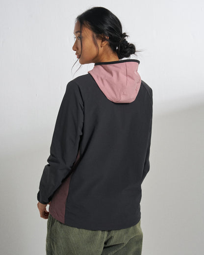 Trailscape Lite Women's Softshell Anorak - Brambleberry/Faded Black - Studio Model