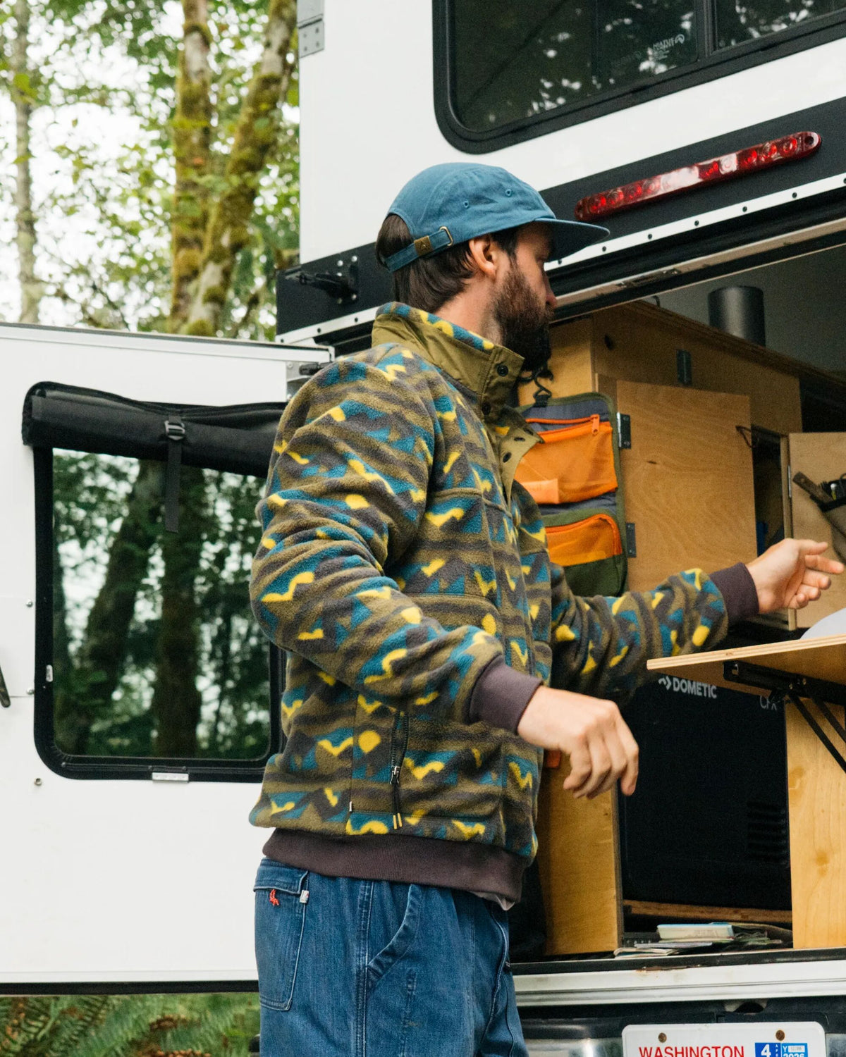 Take It Easy Polar Fleece - Views Dark Olive - Lifestyle