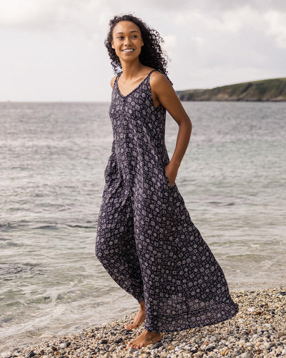Breeze Maxi Dress - Simple Tile Faded Black - Lifestyle