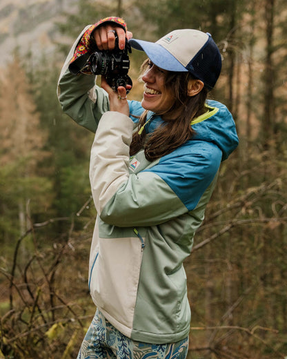 Shasta Lightweight Thermore® Insulated Jacket - Pistachio/Blue Steel - Lifestyle
