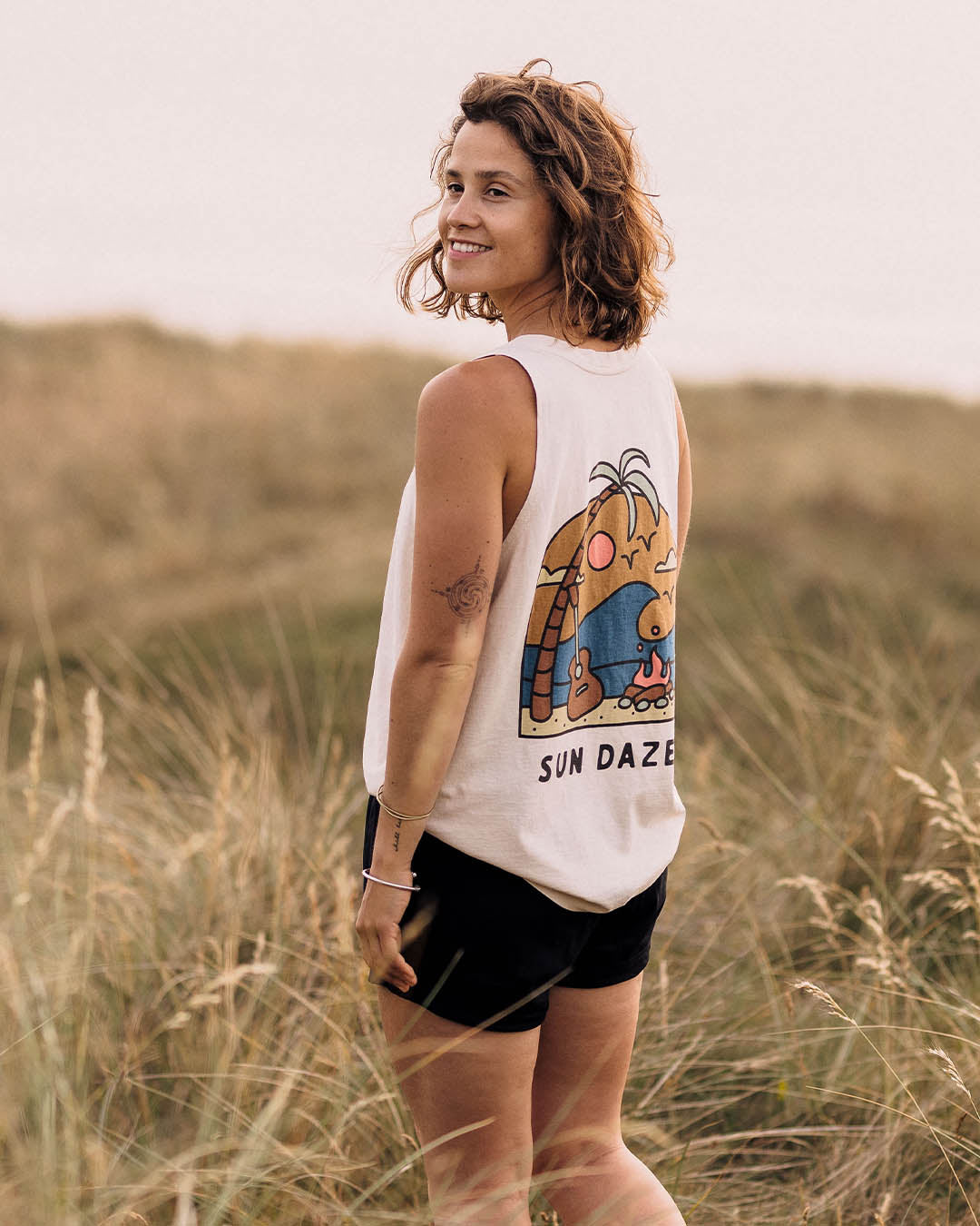 Sundaze Vest - Birch - Lifestyle