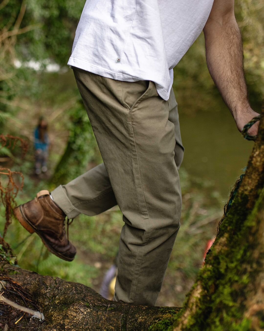 365 Cotton Trouser - Dusty Olive - Lifestyle