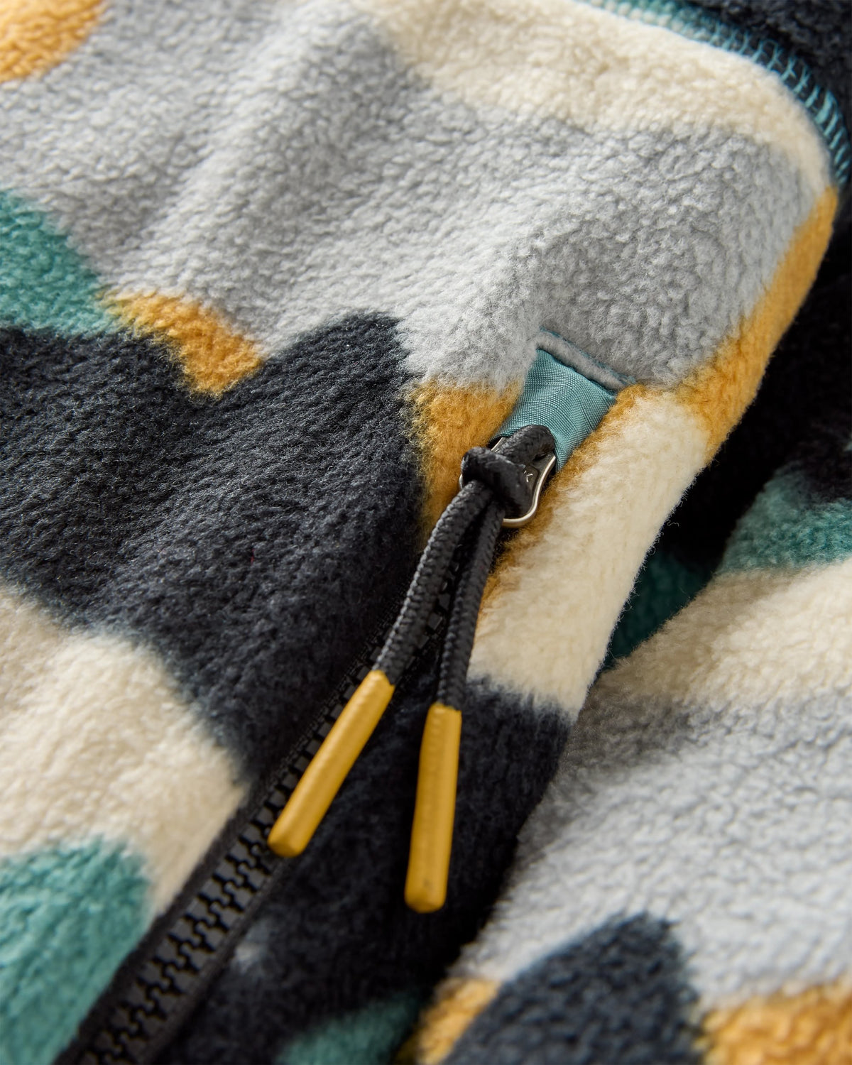 Take It Easy Polar Fleece - Vista Patchwork Arctic - Flatlay