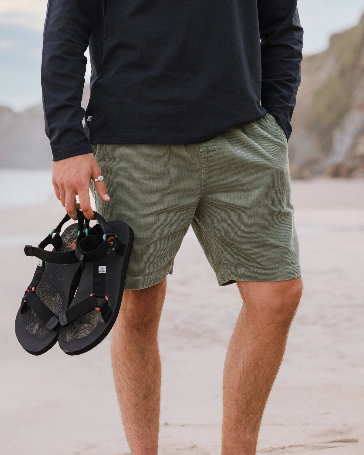Drifter Cord Short - Pistachio - Lifestyle
