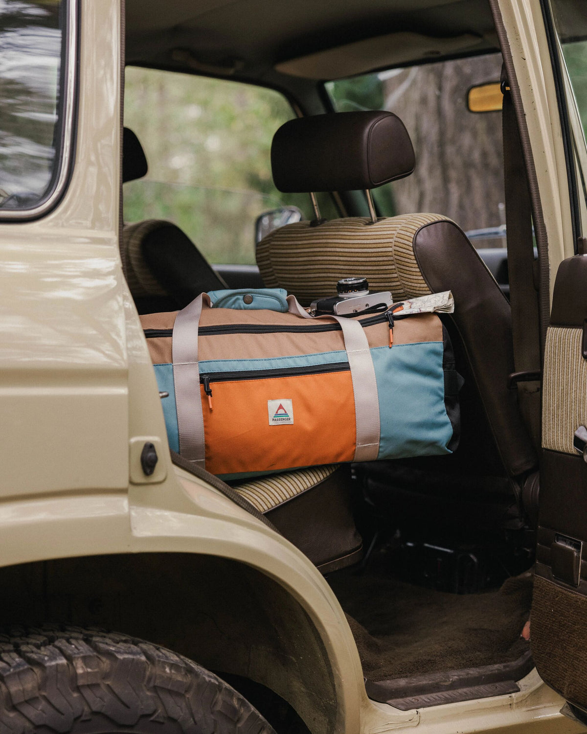 Boondocker 30L Duffel - Arctic/Retro Orange - Lifestyle
