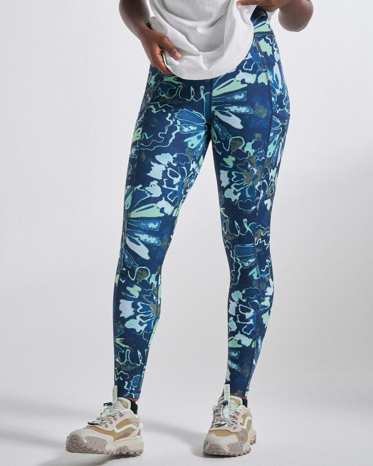 Mantra Active Legging - Frost Ice Blue - Studio Model