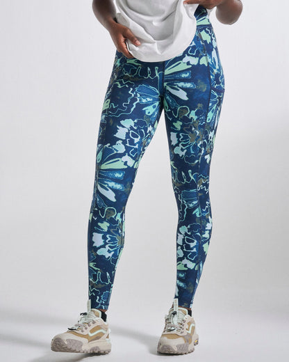 Mantra Active Legging - Frost Ice Blue - Studio Model