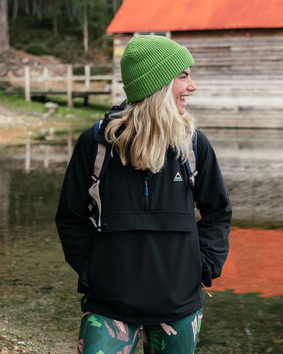 Ocean Softshell Anorak - Black - Lifestyle