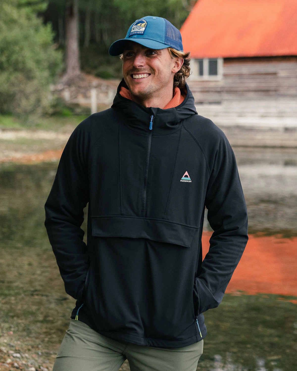 Roamer Softshell Anorak - Black - Lifestyle