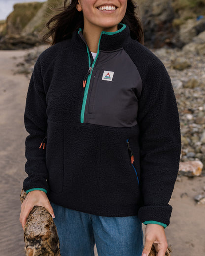 Home Sherpa Fleece - Black - Lifestyle