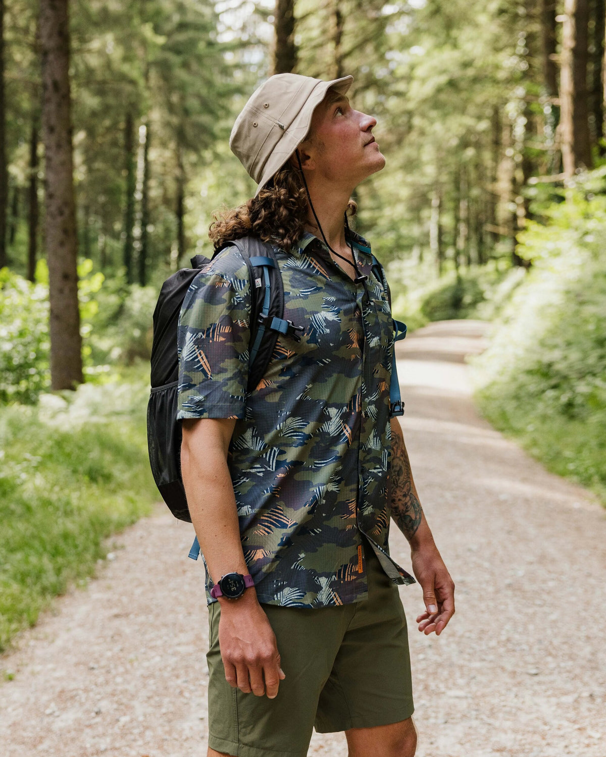 365 Active Shirt - Palm Camo Apricot - Lifestyle