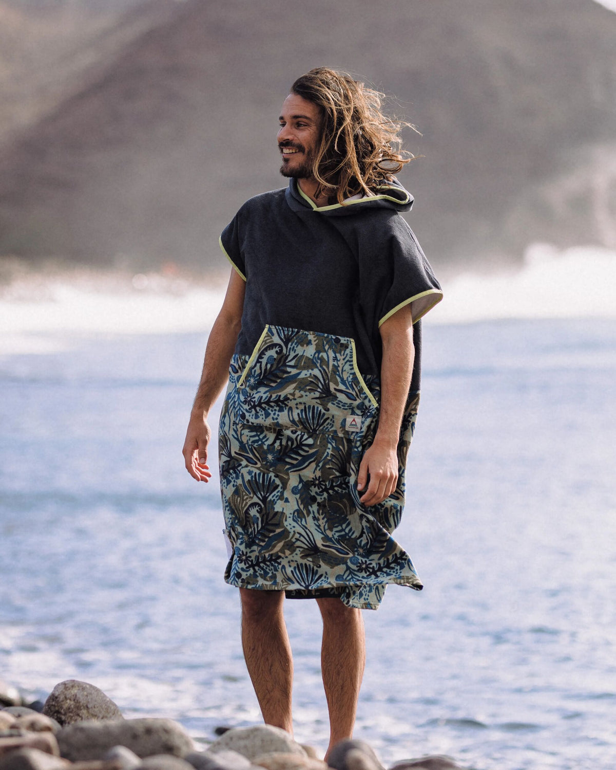Tulum Towel Poncho - Charcoal/Abstract Seaweed - Lifestyle - Male