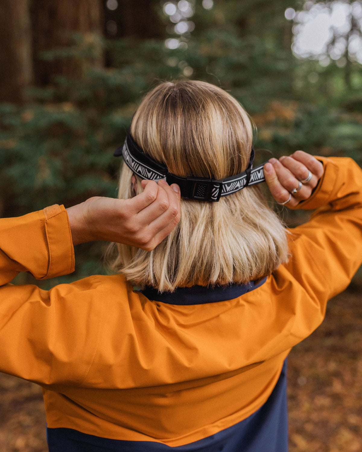 Trail Visor - Black - Lifestyle - Female