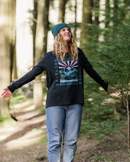 Solitude Oversized LS T-Shirt - Black - Lifestyle