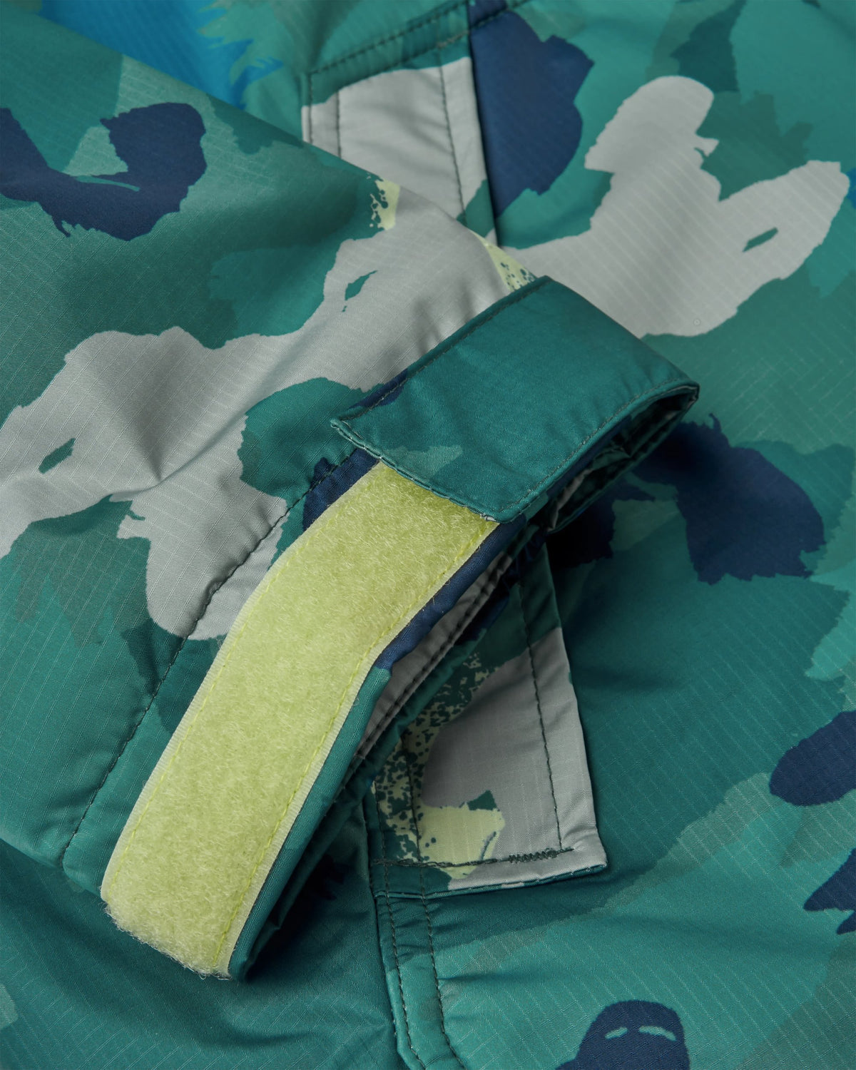 Waves Sherpa Lined Changing Robe - Alpine Camo Rain Forest - Flatlay