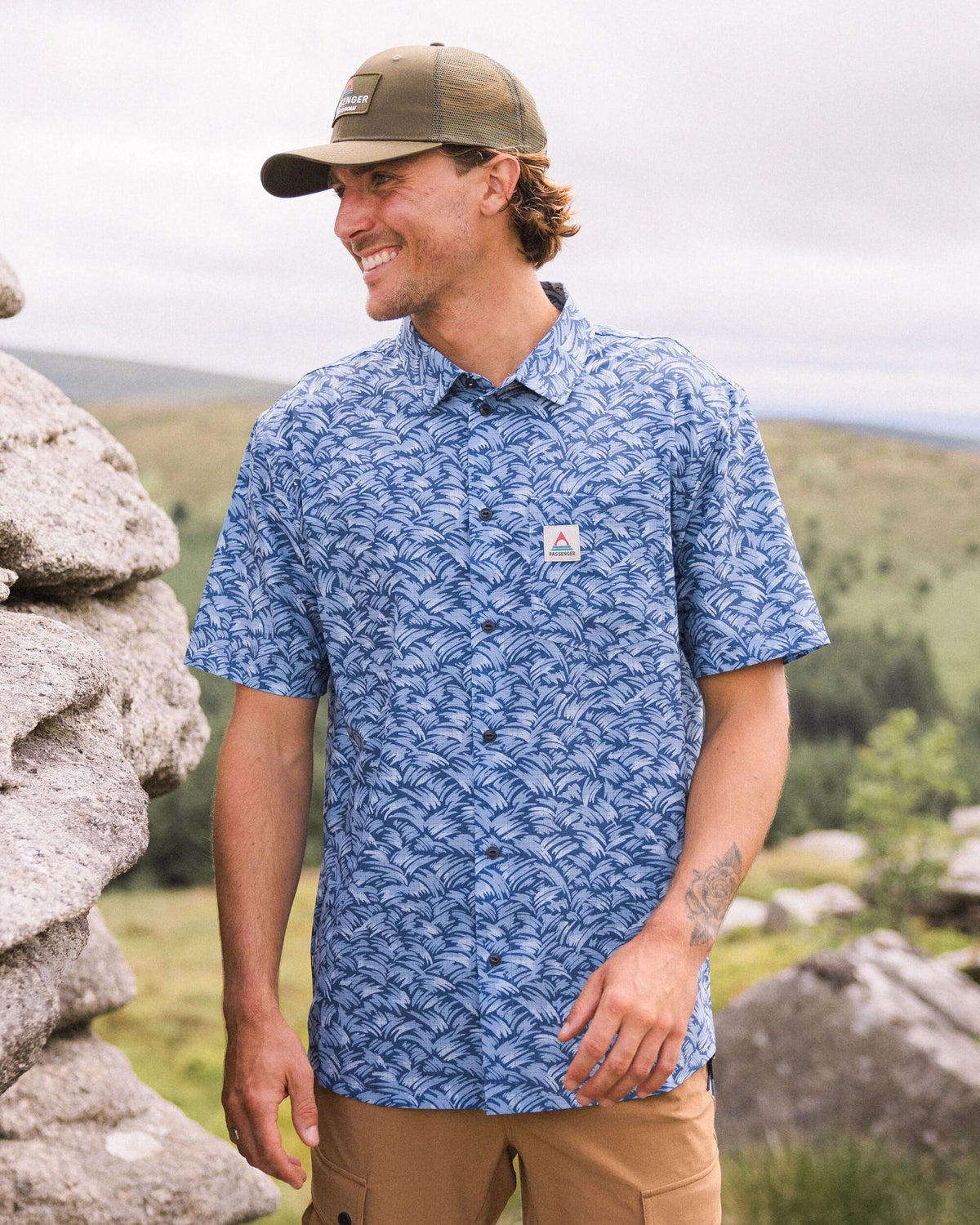 365 Active Shirt - Waves Dark Denim - Lifestyle