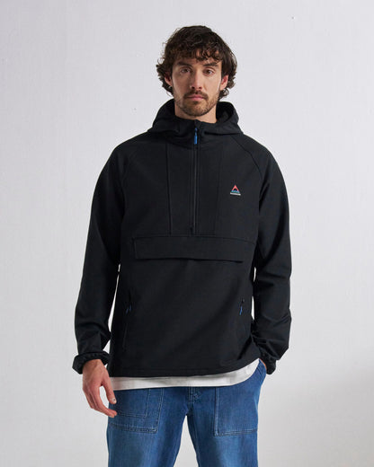 Roamer Softshell Anorak - Black - Studio Model
