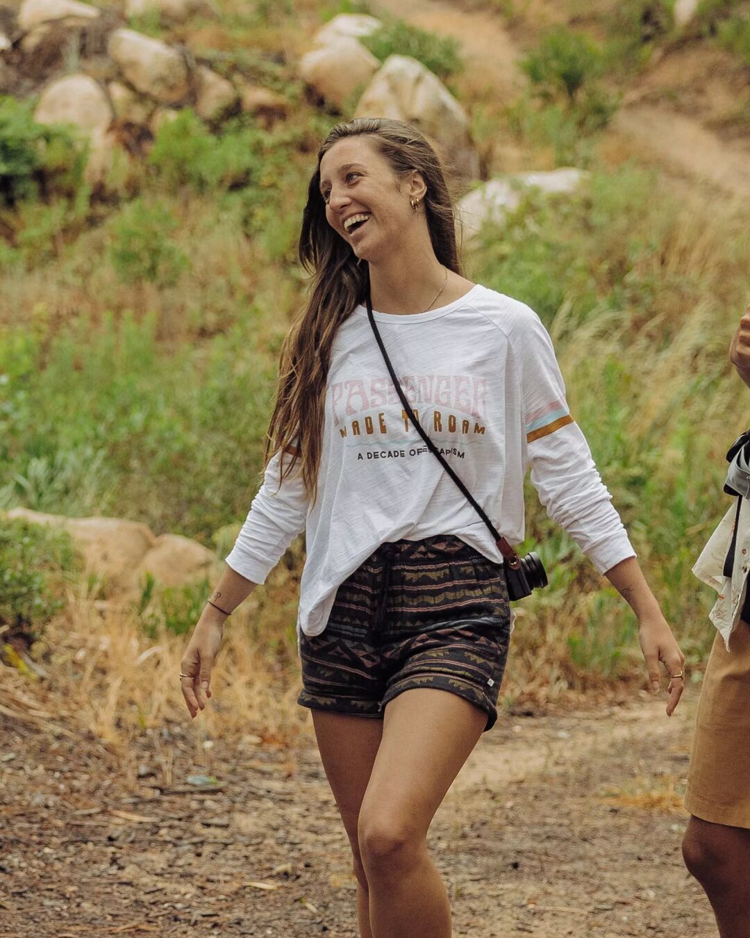 La Sarena Oversized LS T-Shirt - White - Lifestyle