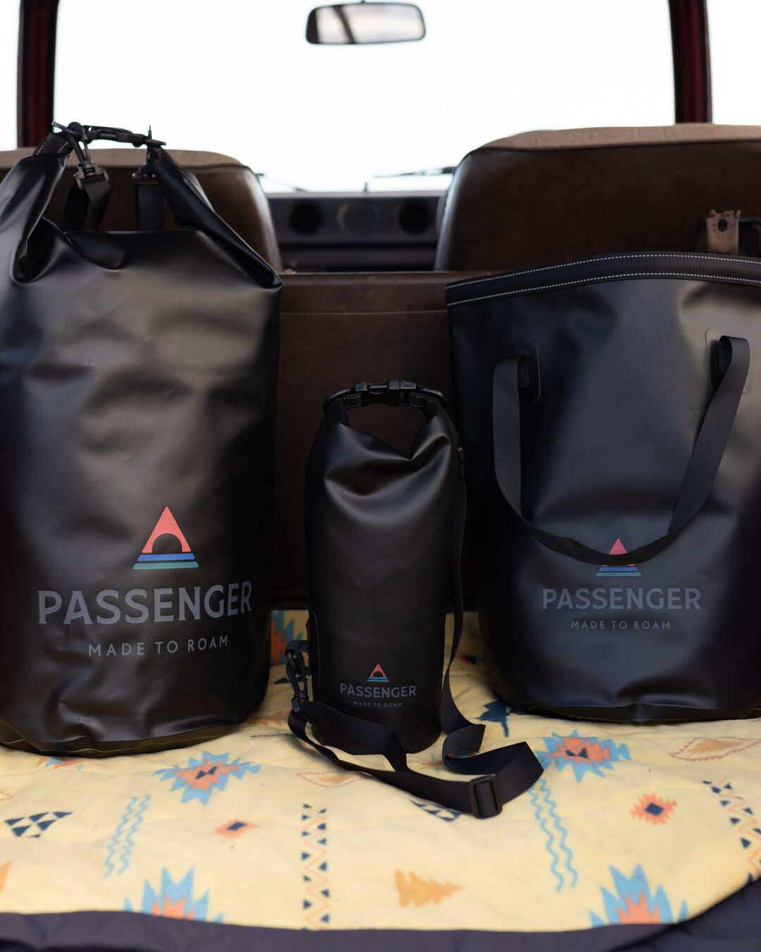 Tide 10L Dry Bag - Black - Lifestyle