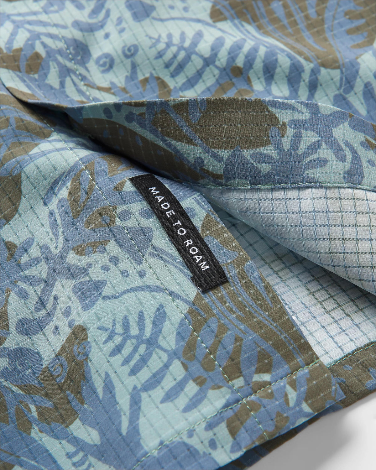 Sundowner Stretch Short Sleeve Shirt - Abstract Seaweed Camo - Flatlay