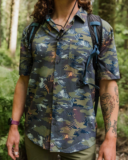 365 Active Shirt - Palm Camo Apricot - Lifestyle