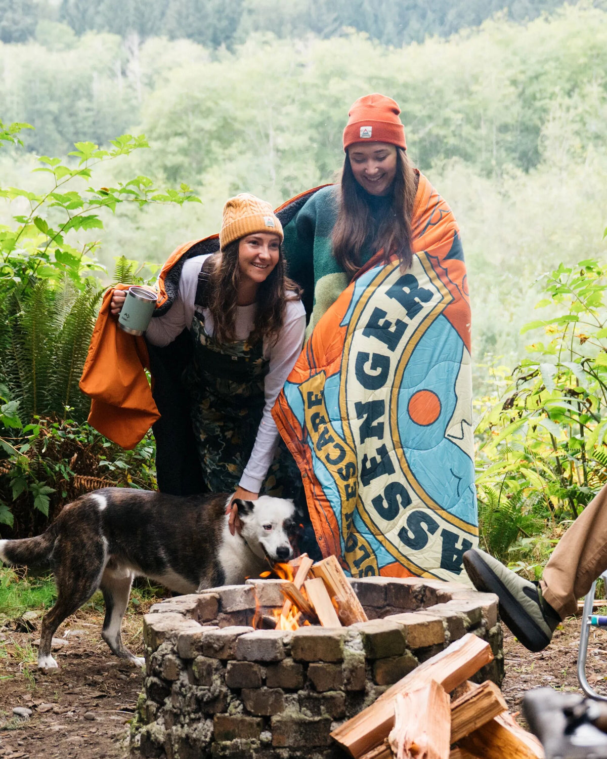 Cabin Sherpa Blanket - Retro Orange - Lifestyle - Female