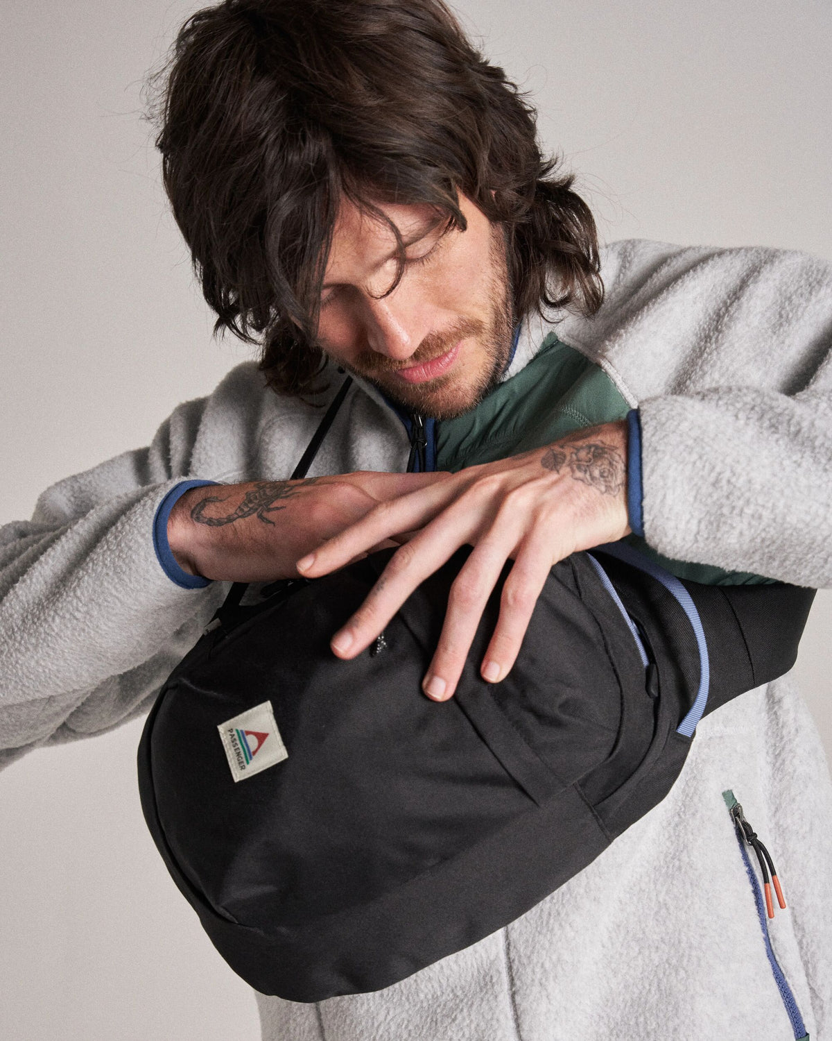 Boondocker Sling 8L - Black - Studio Model
