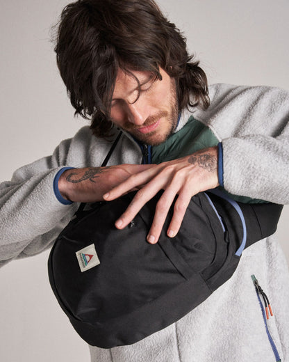 Boondocker Sling 8L - Black - Studio Model