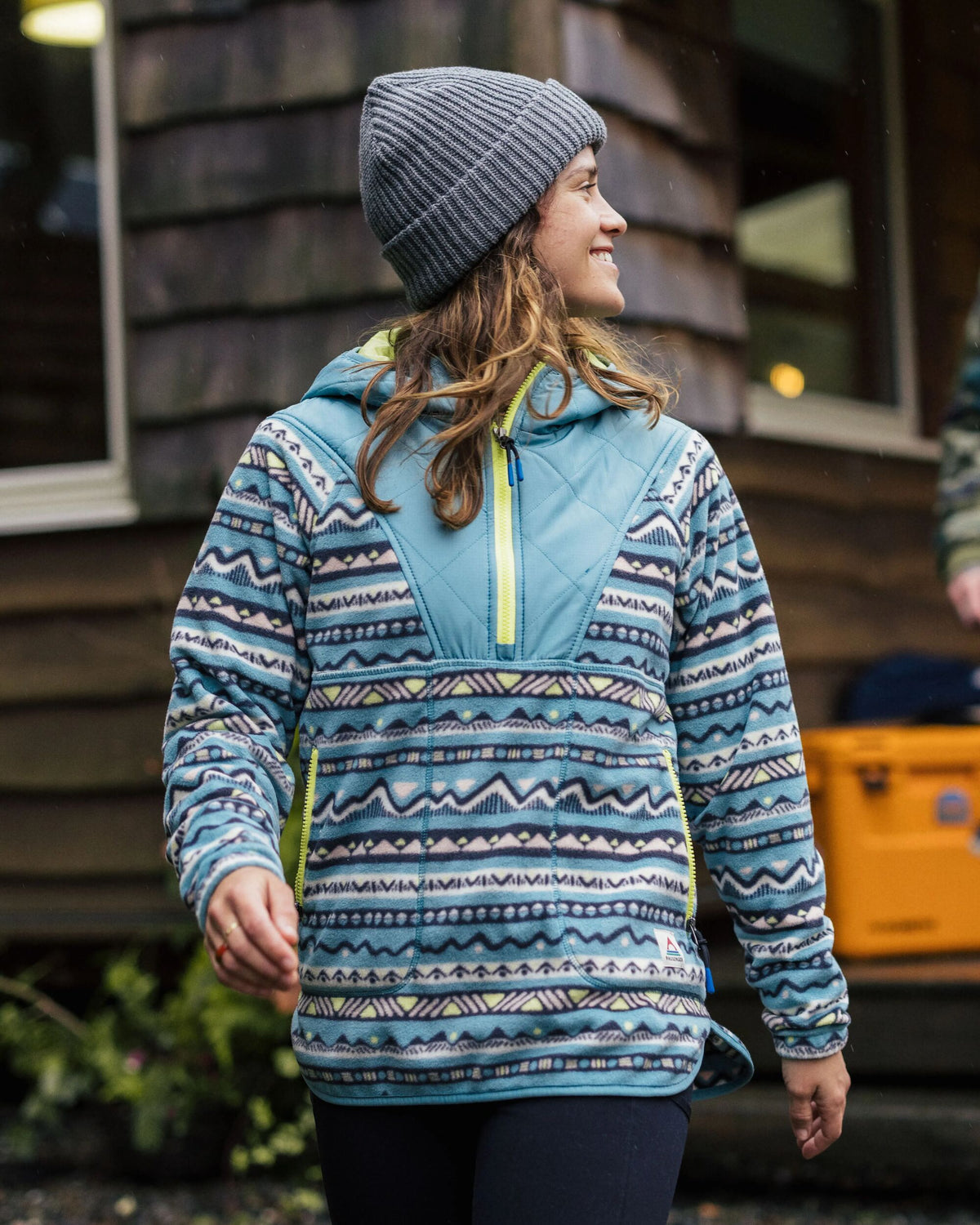 Juana Polar Hooded Fleece - Mountain Geo Arctic - Lifestyle