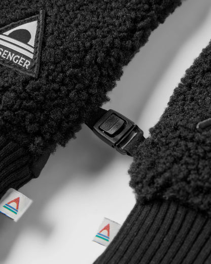 Snowfall Sherpa Gloves - Black - Flatlay