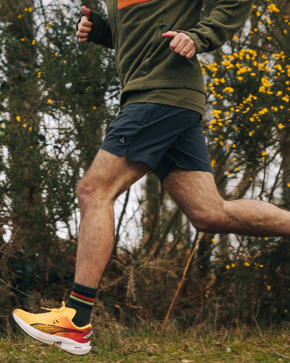 Sandune Trail Short - Charcoal - Lifestyle