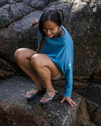 Hatha Active Top - Blue Steel - Lifestyle