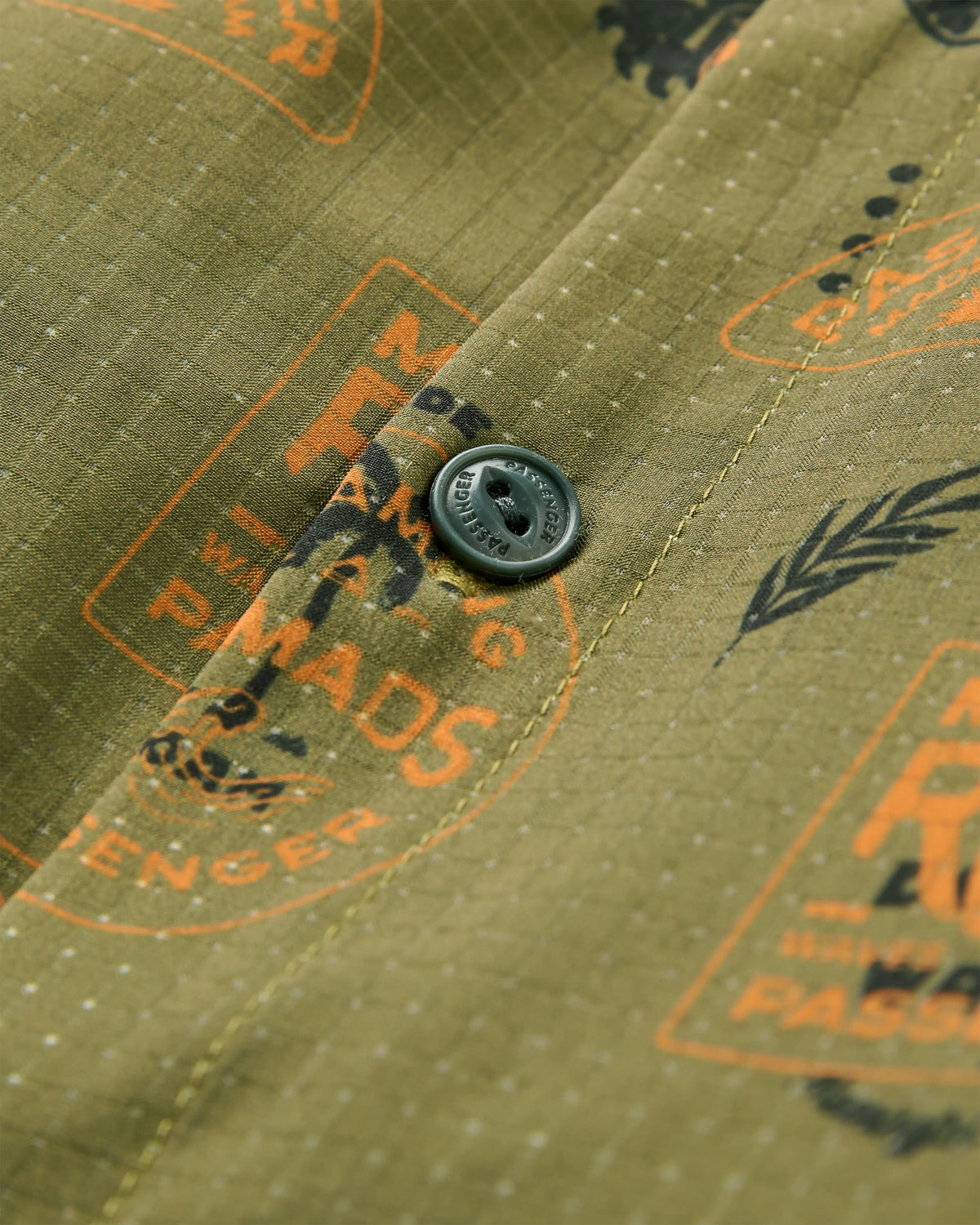 365 Active Shirt - Badge Khaki - Flatlay
