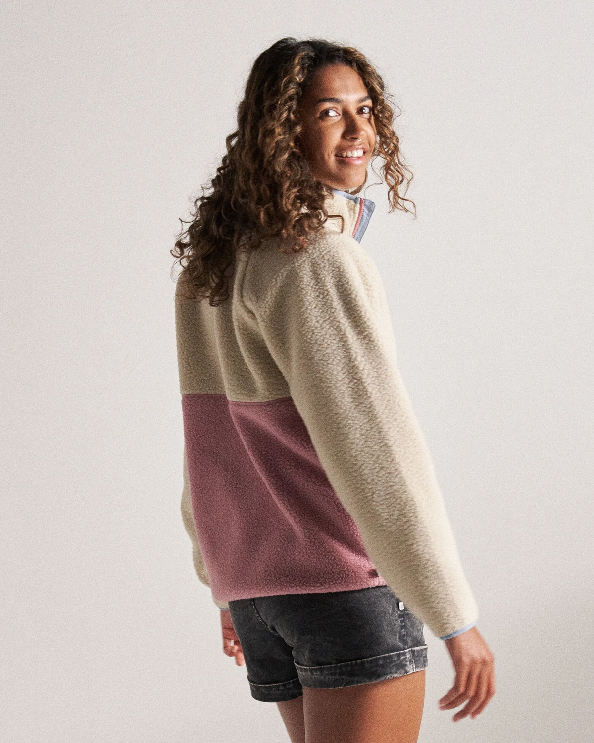 Home Sherpa Fleece - Oatmeal/Pink haze - Studio Model