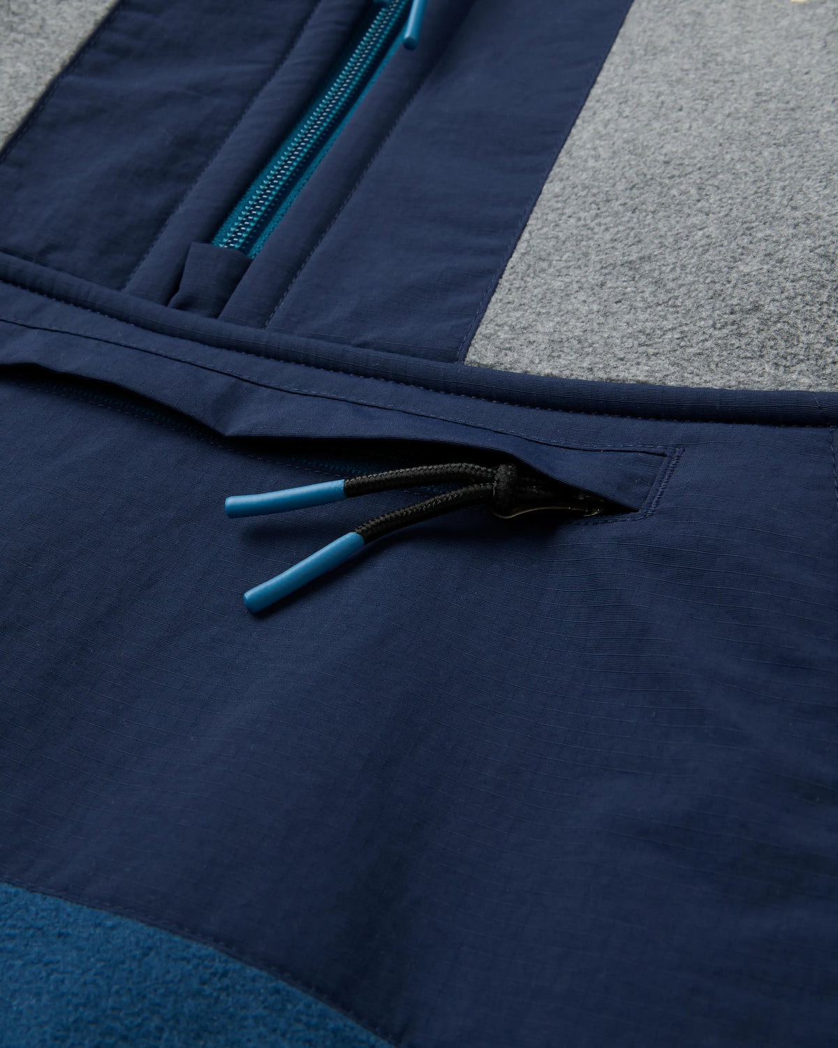 Woodland Hooded Polartec® Fleece - Grey Marl/Dark Denim - Flatlay