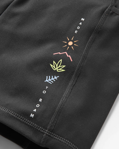 Mantra Active Short - Black - Flatlay