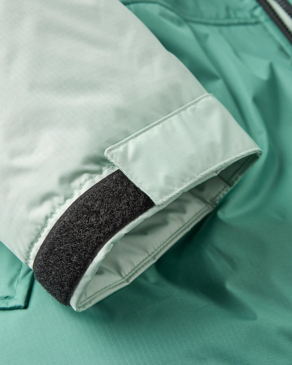 Waves Sherpa Lined Changing Robe - Spearmint/Deep Ocean - Flatlay