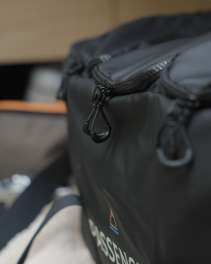 Vandrobe Duffel - Black - Lifestyle