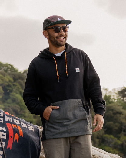 Cliff Hoodie - Black - Lifestyle