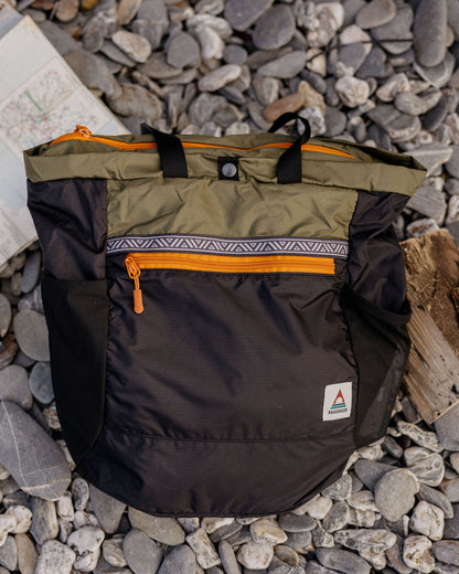 Stow Tote 22L Backpack - True Black/ Khaki - Lifestyle
