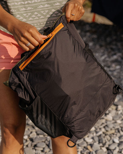 Stow Tote 22L Backpack - True Black/ Khaki - Lifestyle